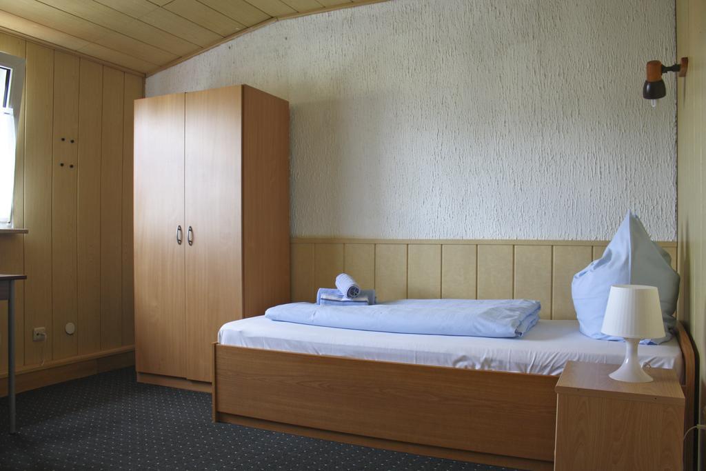 Gaestehaus Am Heuss-Platz Эрланген Номер фото