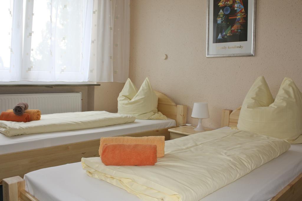Gaestehaus Am Heuss-Platz Эрланген Номер фото